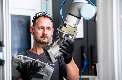 UR16 Robot in use