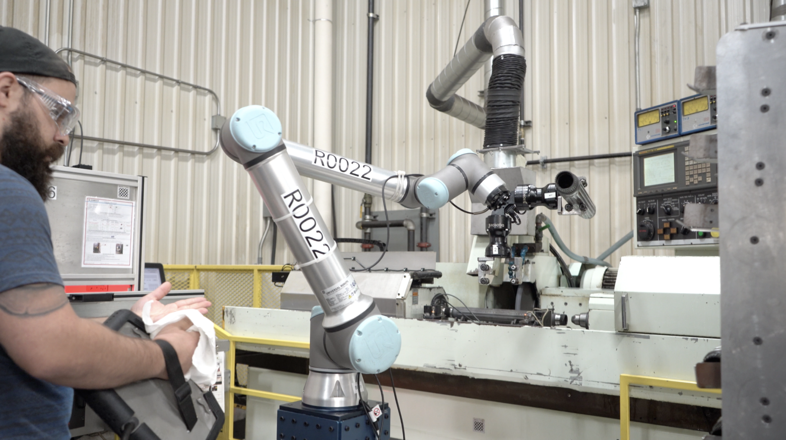 machinist using universal robots cobot collaborative robot and new robotiq machine tool tending automation solution for machining
